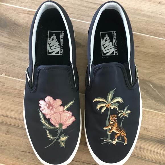 vans souvenir slip on